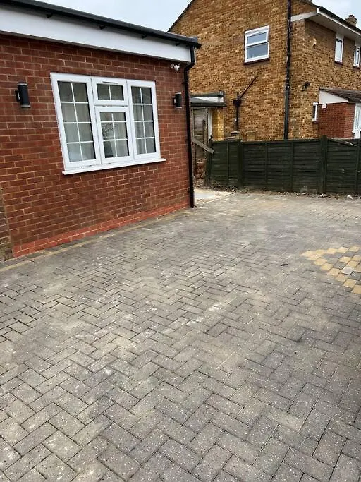 En-Suite Double Room - Private Entrance & Free Parking West Drayton