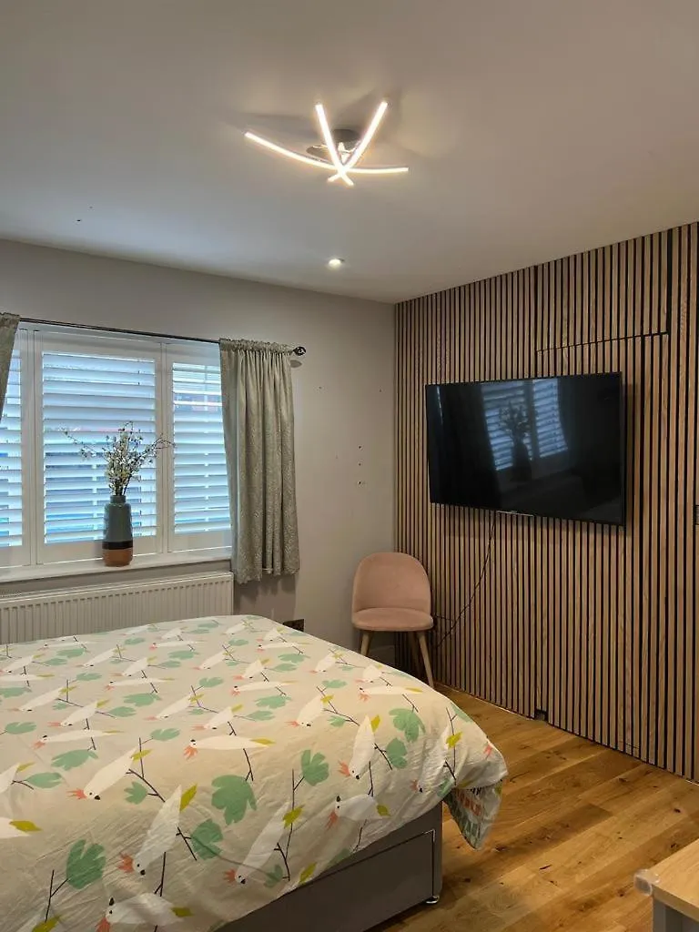 En-Suite Double Room - Private Entrance & Free Parking West Drayton  West Drayton (Middlesex)